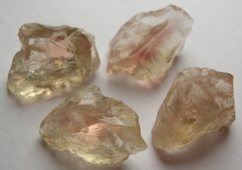 SUNSTONE, PALE STRAW YELLOW WITH COPPER SHILLER, FOR FACETING, OREGON, U.S.A.