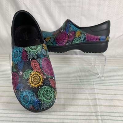 Crocs Classic Pro II Clog Womens Sz 7 Floral Paisley Anti-Slip Work Nurse Boho
