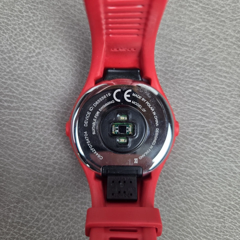 Reloj GPS Polar M200 M/L Banda Roja con Cable de Carga  Foto 3 de 4