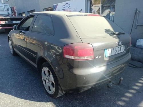 Salpicadero para AUDI A3 (8P1) 2.0 TDI Ambition 2004 2559405 - Imagen 2 de 3