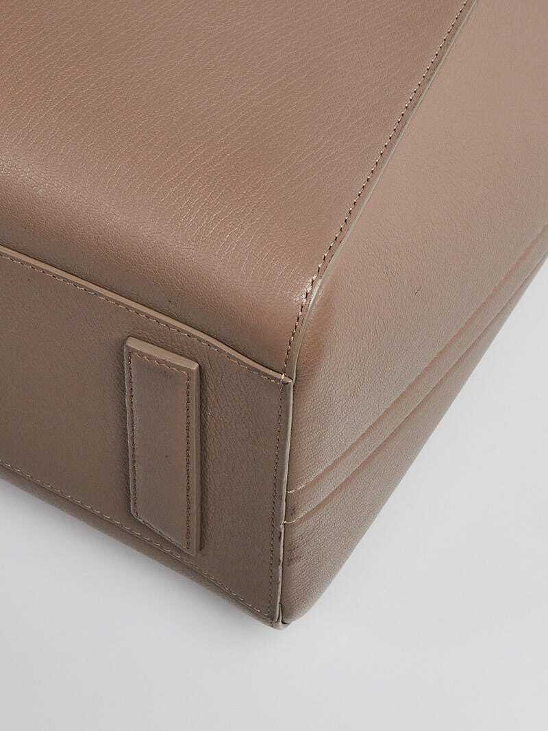 Givenchy Mastic Sugar Goatskin Leather Medium Antigona Bag image 4