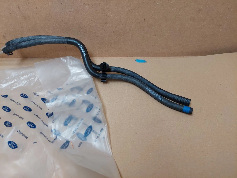 Tubo de suministro de aire de escape Ford Kuga MK1 2008-2012 1698612 genuino NUEVO Foto 4 de 4