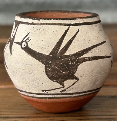 Native American Zia Pueblo Pottery Roadrunner Design - Artist