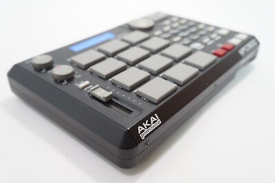 AKAI Professional MPC500 Sampler Sequencer Portable Music