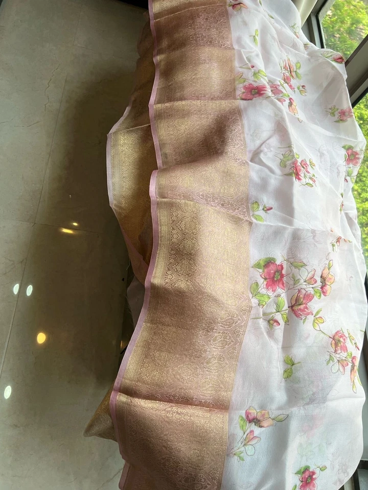 Sari rosa floral organza sari ropa de fiesta sari indio Foto 2 de 4