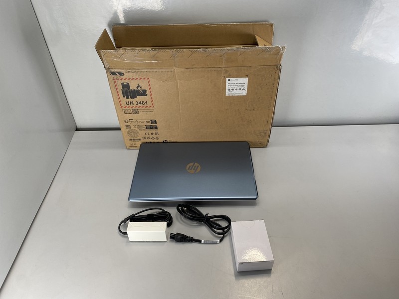 HP Laptop 15-FC0132DS 15.6" AMD Athlon Silver 7120U 128GB- Blue