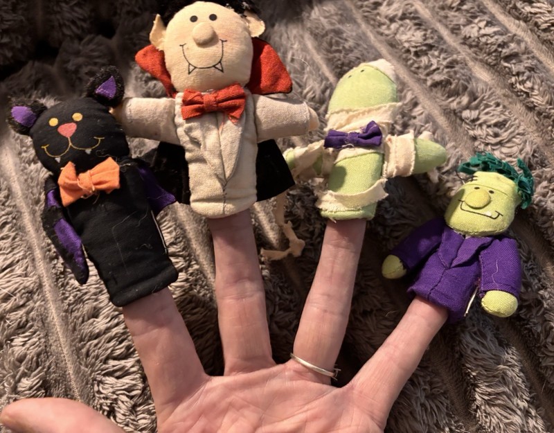 Halloween Monster Finger Puppet Set 4pc Dracula Mummy Frankenstein Bat