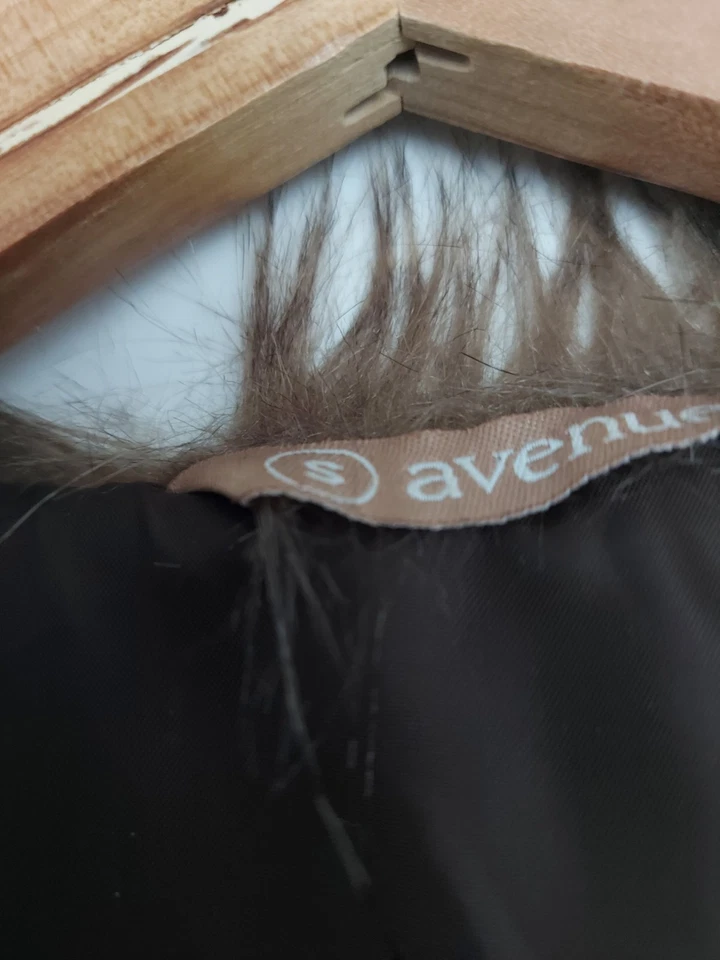 Women's Faux Fur Bodywarmer/Gillet. Size Small. Worn Once. Very Good Condition - Image 4 of 4