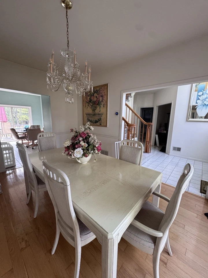 Stanley furniture 10-piece Dining room Table Set White Washed - Image 4 of 4