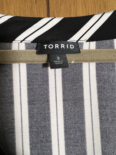 Top tejido Torrid Studio para mujer talla 1X negro blanco rayas verticales elegante informal - Imagen 3 de 3