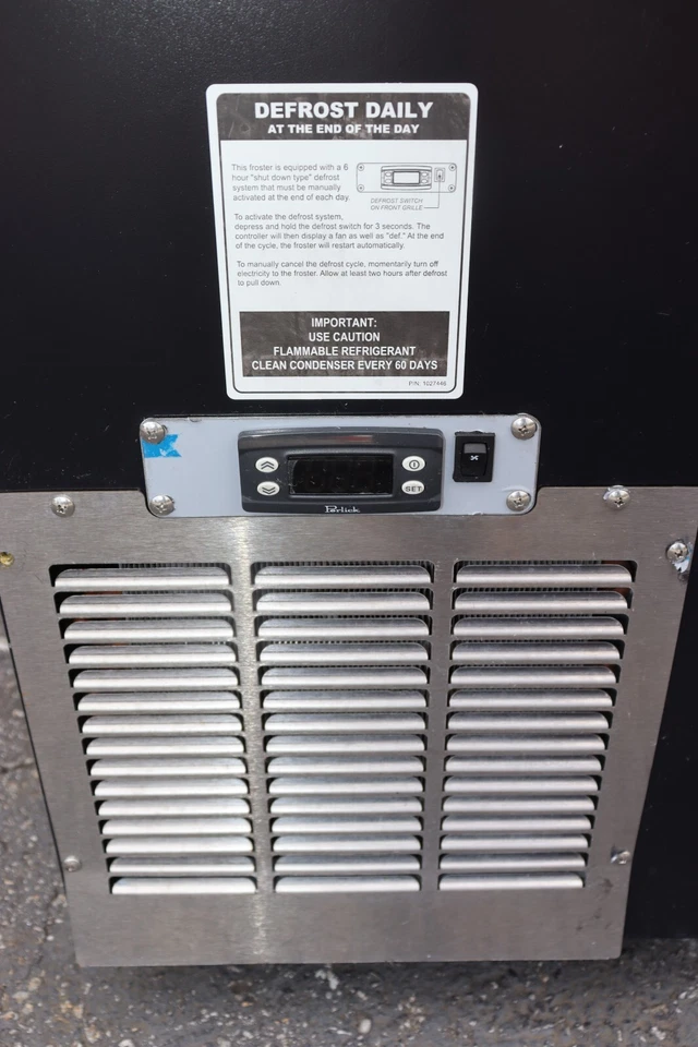 Caneca/resfriador de prato de cerveja Perlick FR48RT-3 48"W vidro congelador, testado, LIMPO - Imagem 3 de 4