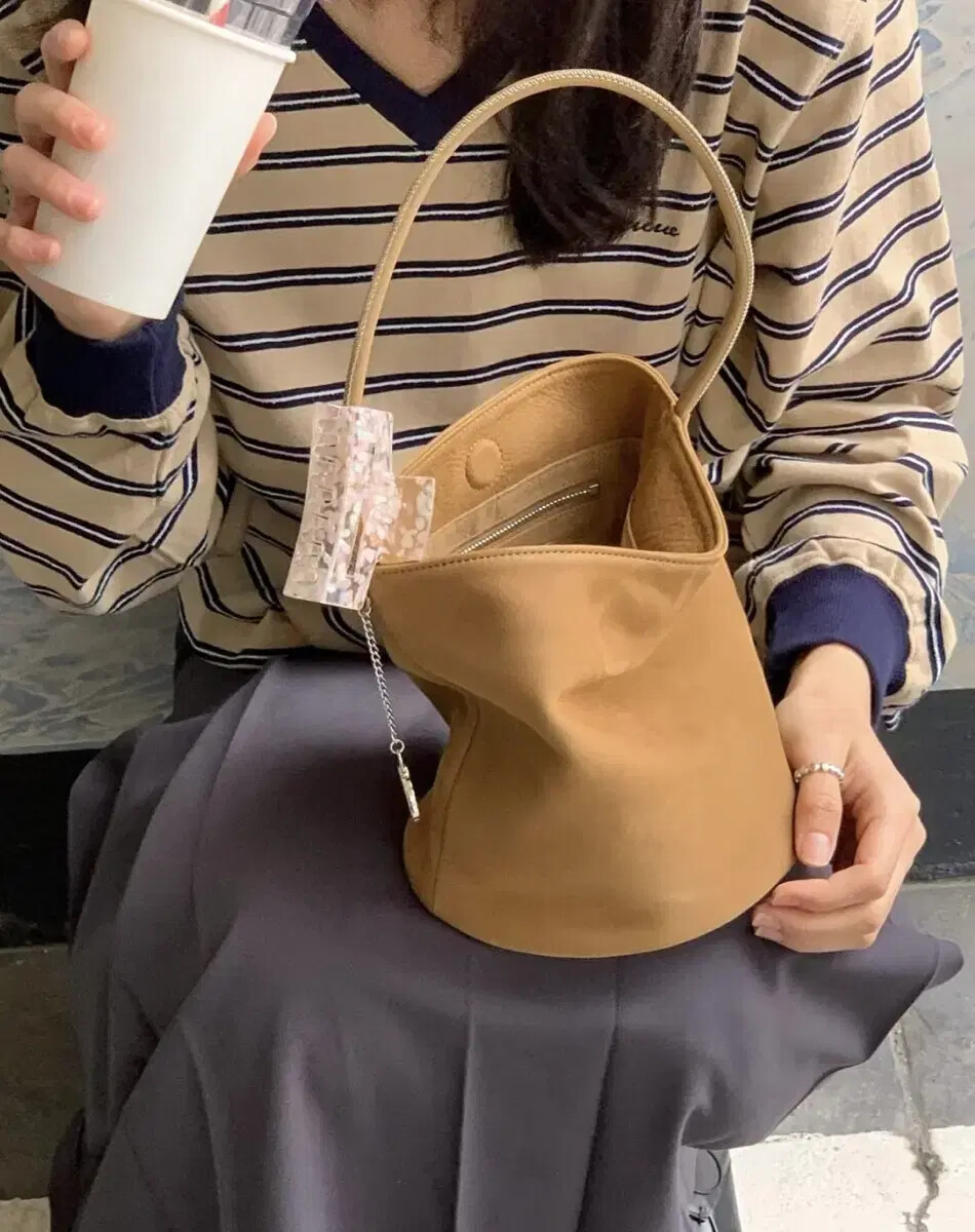 Limited Minute Mute Tobo Bag Nubuck Caramel Tanat Over