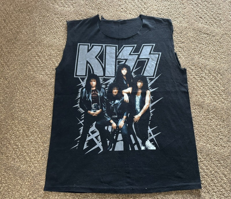 KISS Hot In The Shade 1990 Official Tour T SHIRT.Sleeves Cut