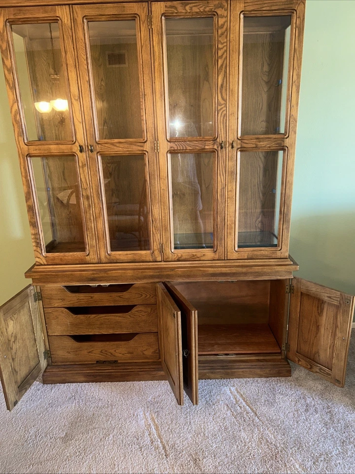 Henredon Hutch. 6 Glass And 1 Wood Shelves. 8 Doors And 3 Drawers. Moving??? - Image 4 of 4