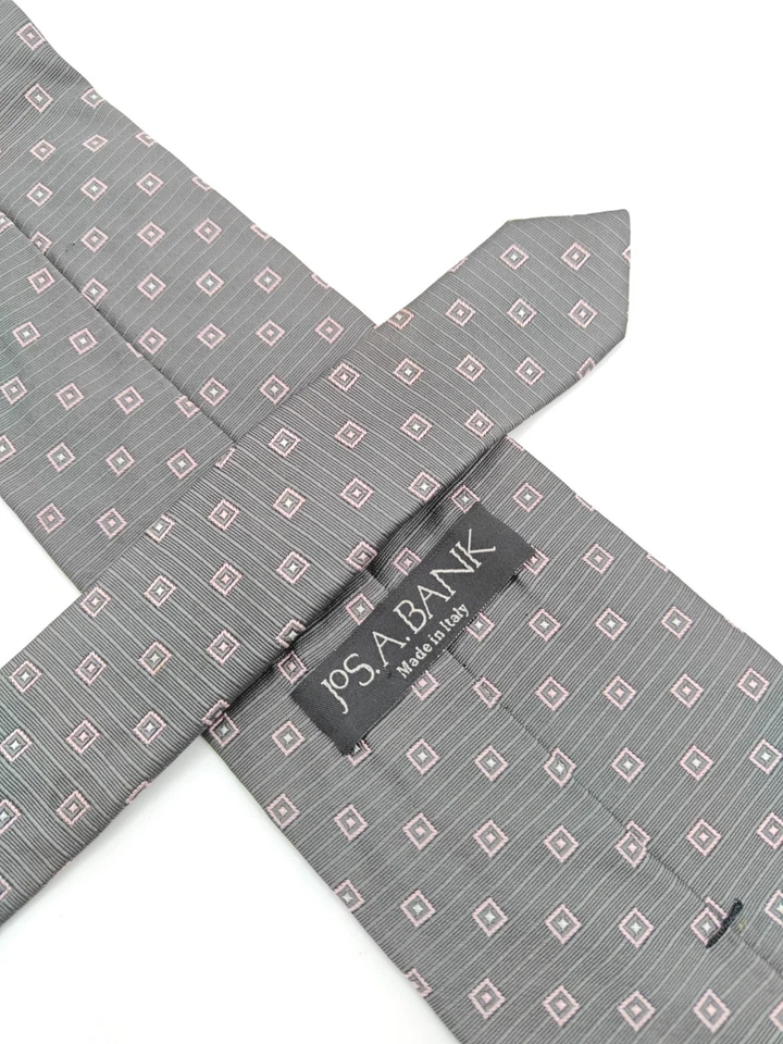 🇺🇲 Corbata de seda geométrica gris rosa Jos A Bank para hombre hecha en Italia 59x3,75  Foto 2 de 4