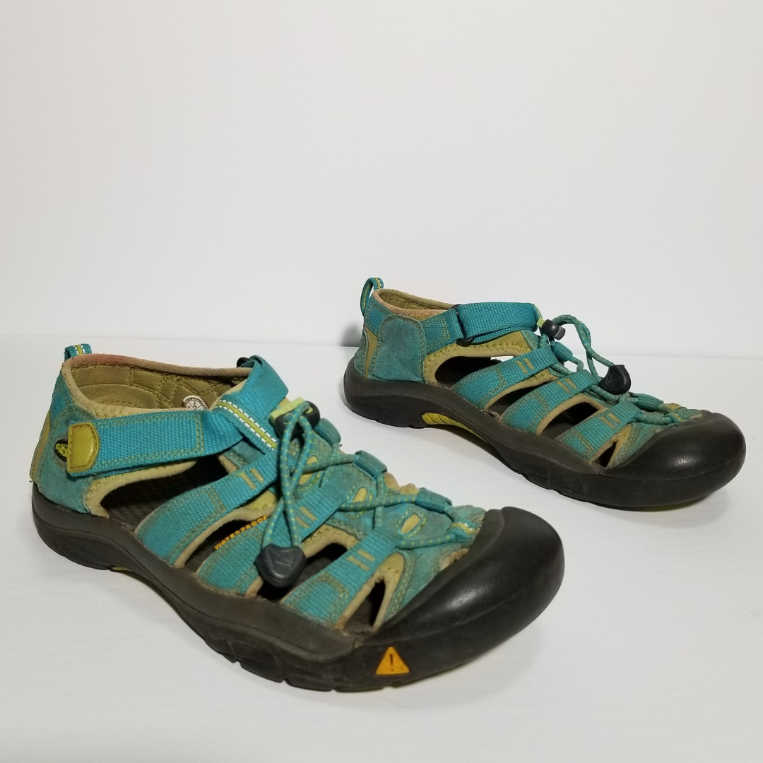 KEEN Blue Strappy Bungee Waterproof Sandals | Men display picture 1