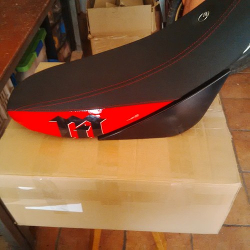 MONTESA 4RT SINGLE SEAT ASSY NEW MONTESA COTA 4RT SEAT WITH FUEL BOTTLE - Picture 5 of 10