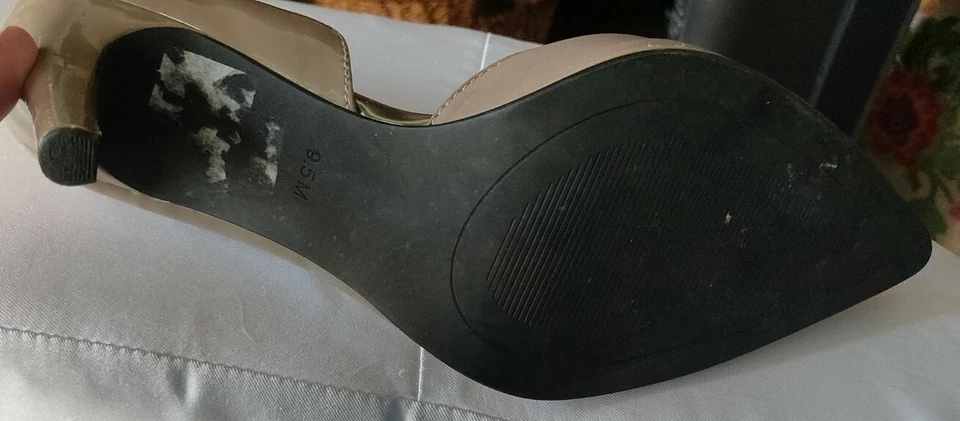 Kenneth Cole Reaction beige leather Heels Size 9.5 M - Image 2 of 2