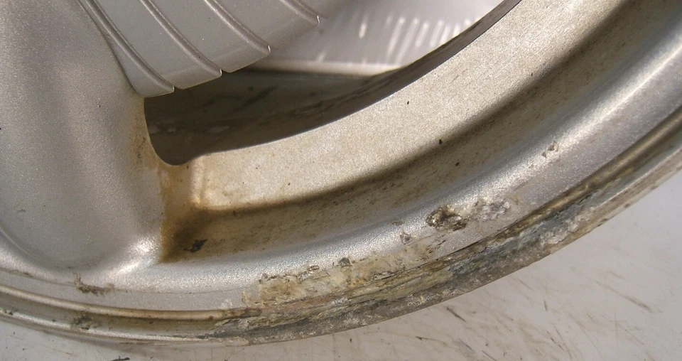 USED GM OEM Aluminum Rim Wheel 15x6 2001 Buick LeSabre - Imagem 2 de 4