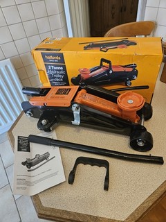 HALFORDS 2 TON/TONNE HYDRAULIC TROLLEY JACK LIFTS UP TO 2 TONS NEVER BEEN USED
