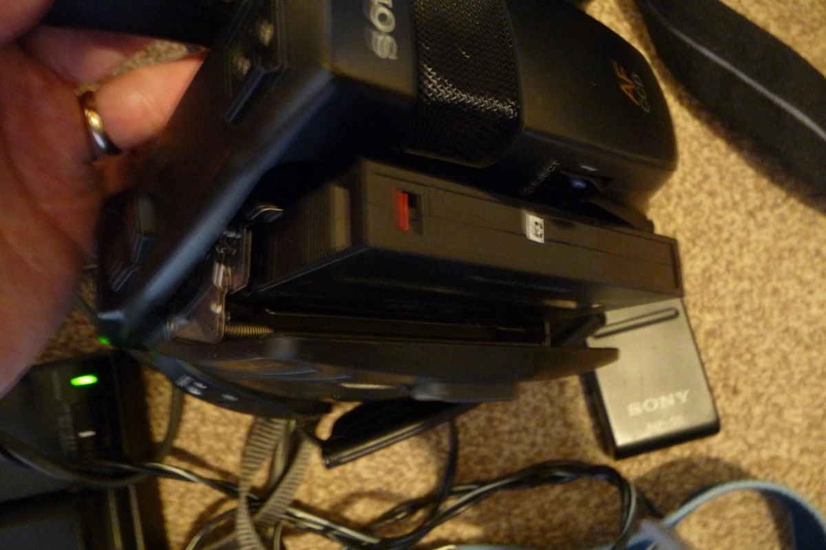 Equipo de videocámara Sony Handycam CCD-TR50E 8 mm Video8 - ¡Se ve bien!