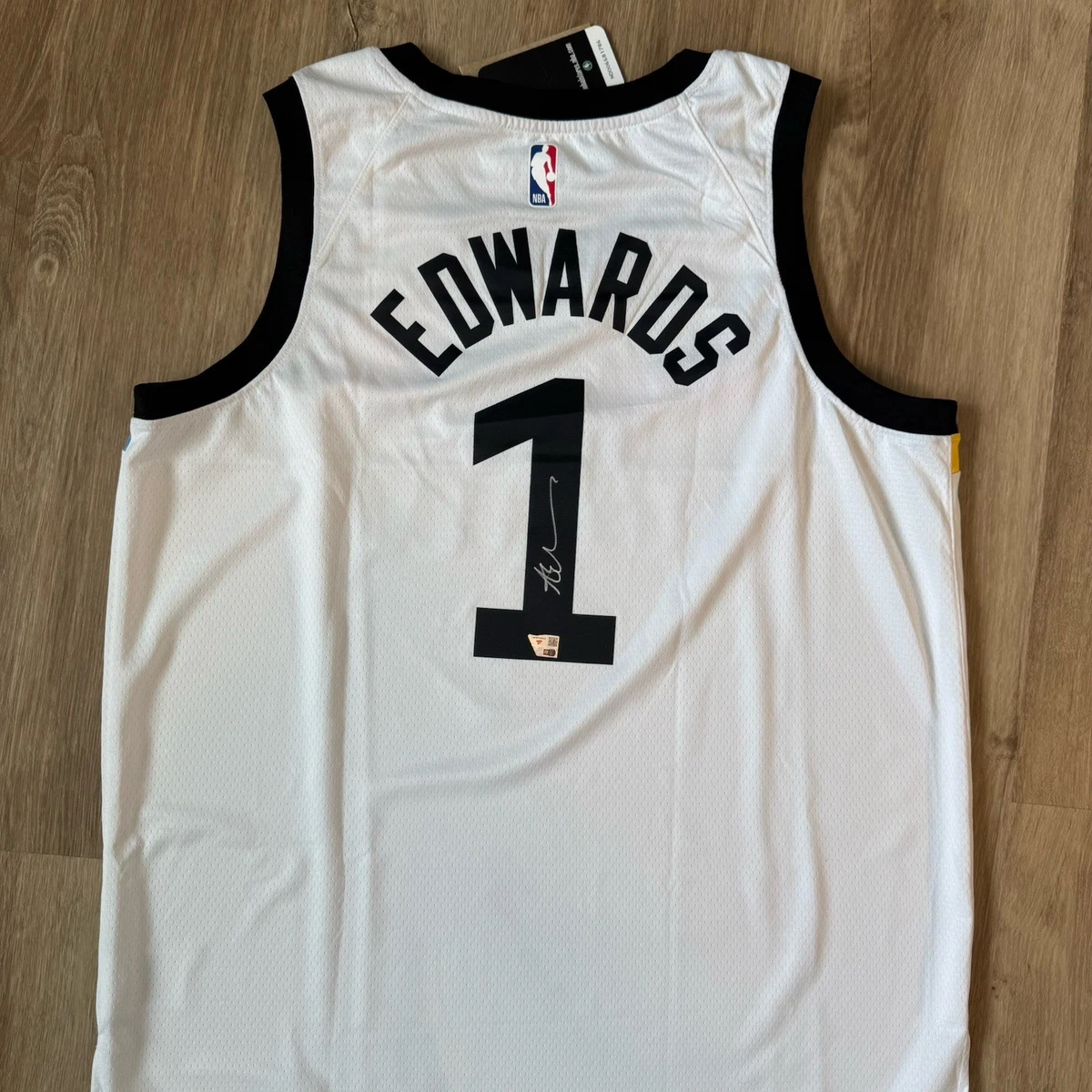 Preços baixos em Minnesota Timberwolves NBA Camisas Original