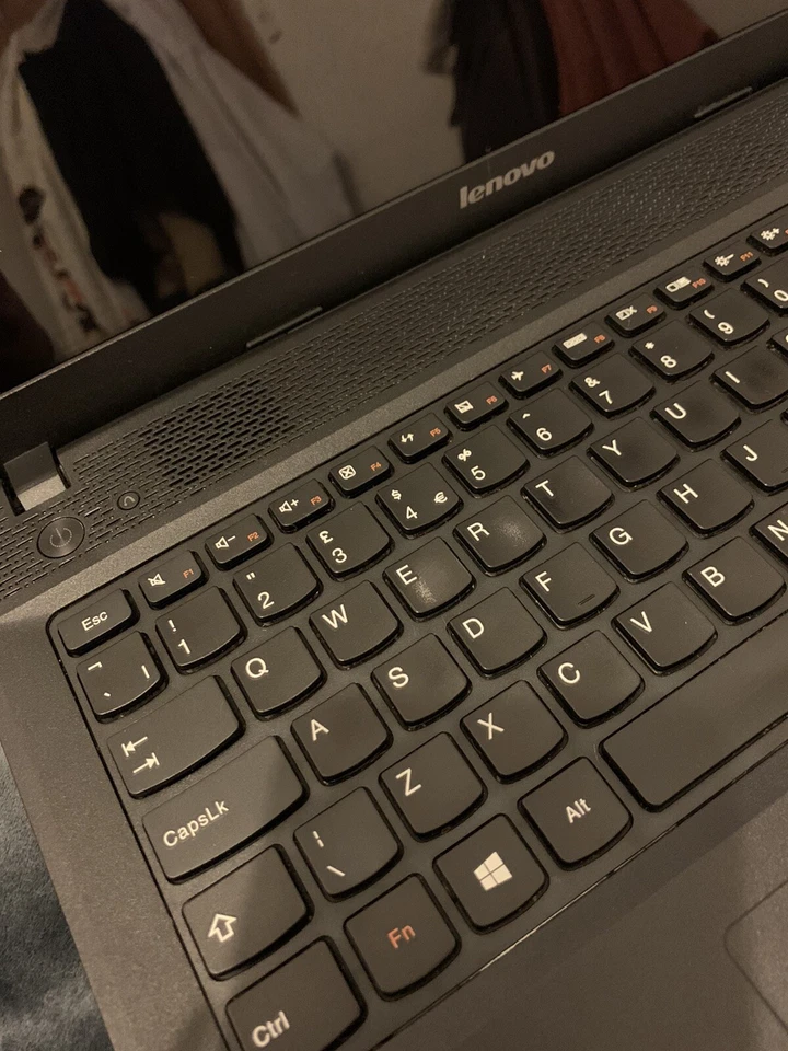 Lenovo G500 Laptop, 15" Screen, CDRW and DVD Drive, Mains Charger. - Image 3 of 4