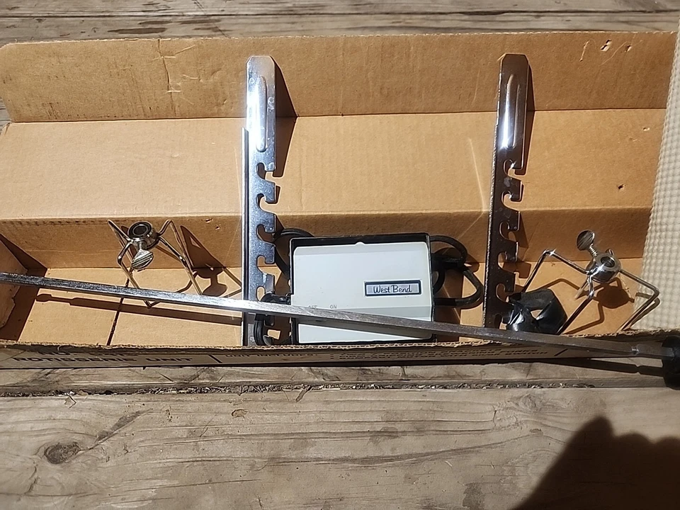 West Bend 5413 Electric Broiler Rotisserie accessory for Smokeless Broiler 5414 Foto 3 de 4