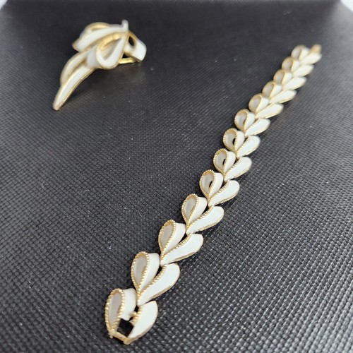 Vintage Crown Trifari White Enamel Bracelet & Brooch Set Mid-Century Leaf Design - Picture 5 of 17
