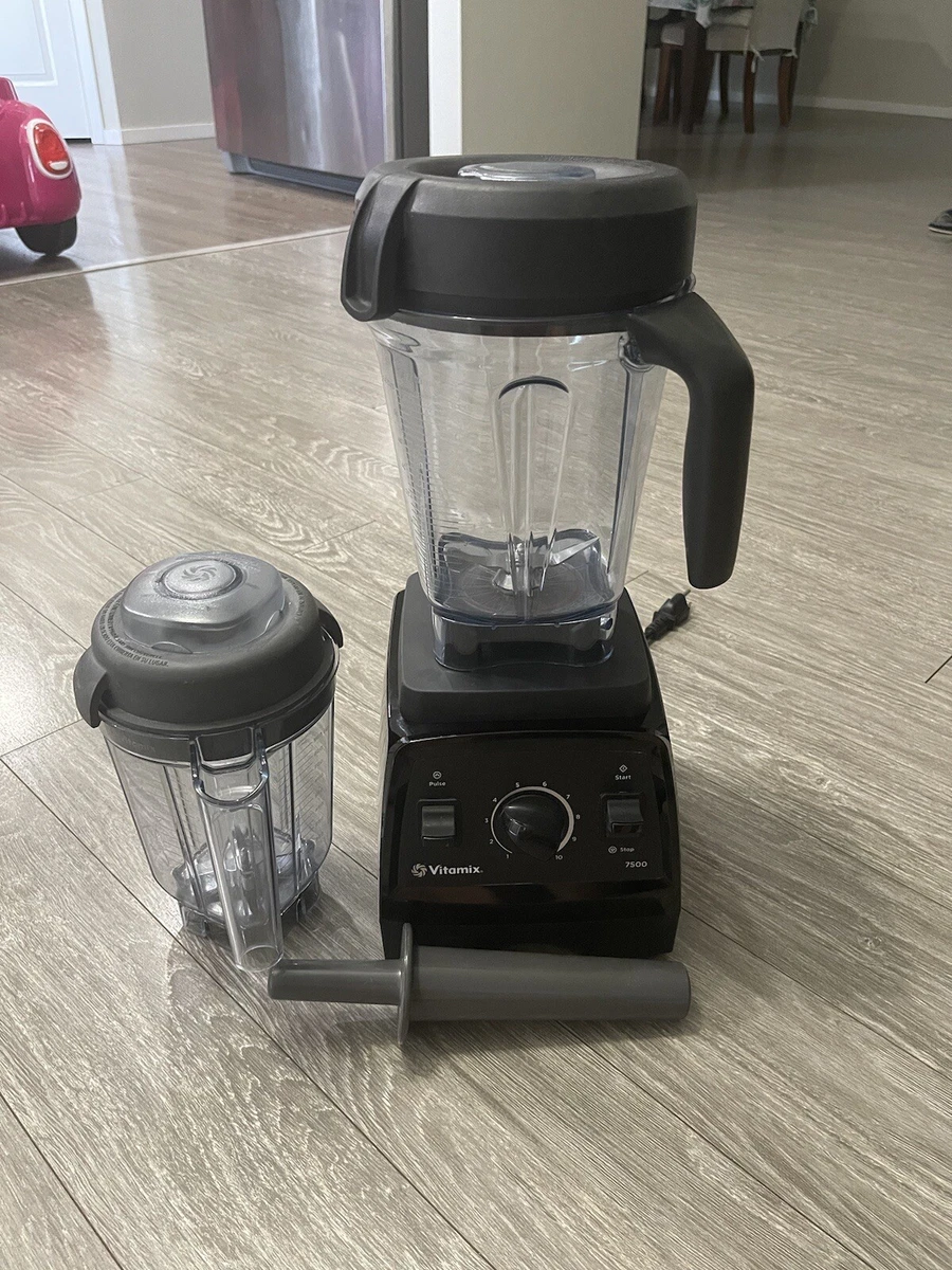 Vitamix 7500 Black Blender 10 Speed 64 oz and 32 oz Containers Set