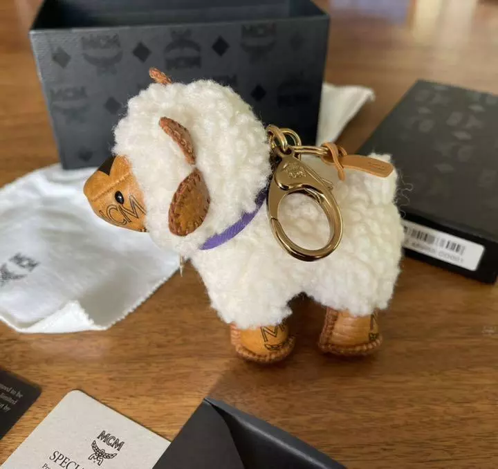 Mcm backpack deals keychain