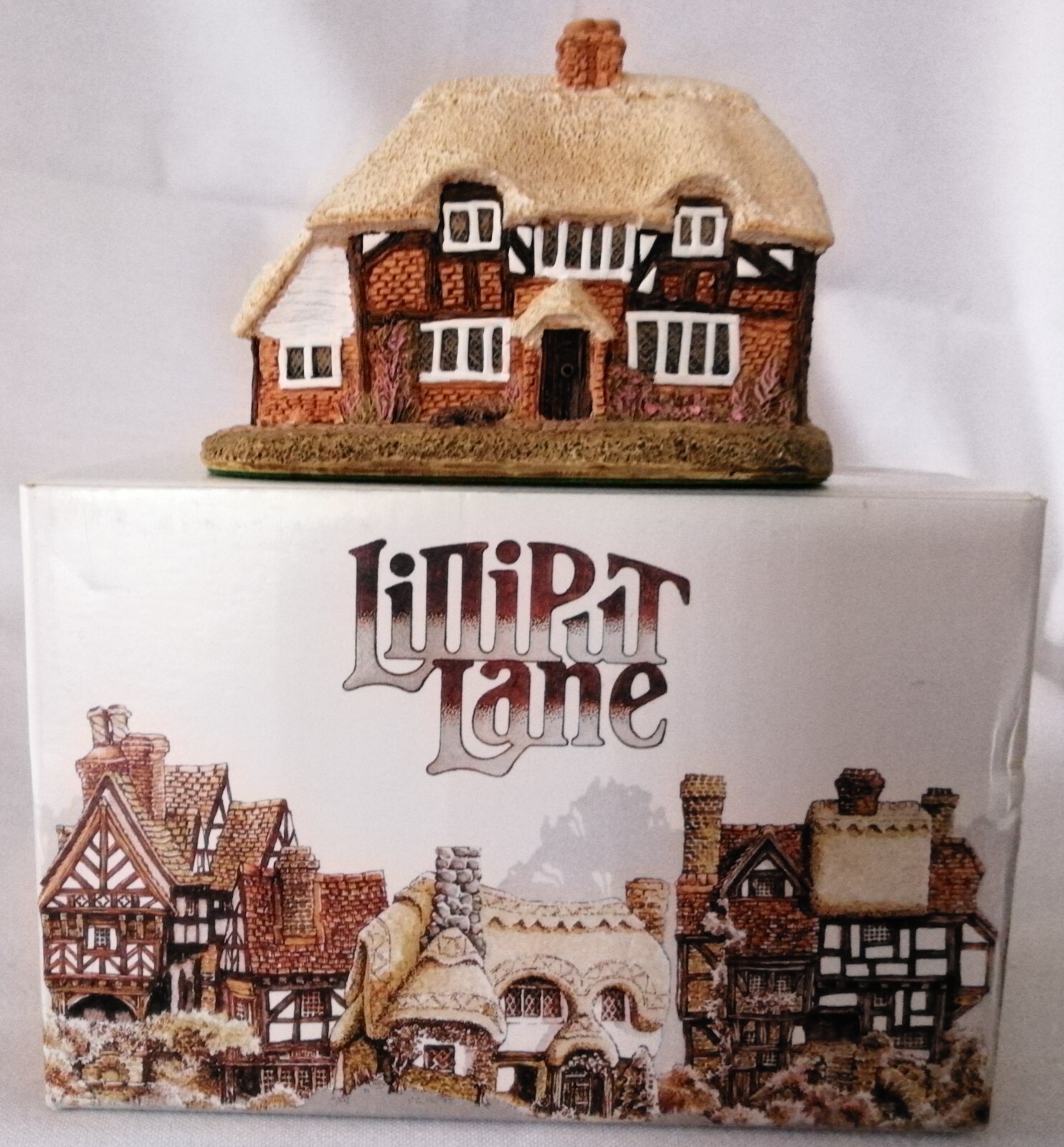 Lilliput Lane - Honeysuckle Cottage Lilliput Lane - Honeysuckle Cottage