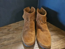 Minnetonka Women’s 282 Suede Fringe Moccasin Ankle Boots SZ 10 Brown 