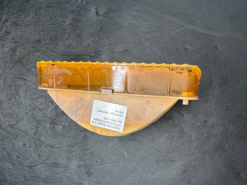 Carcasa intermitente delantero lado pasajero Ford Ranger 1983-1988 OEM E27B-13215-AA Foto 3 de 4