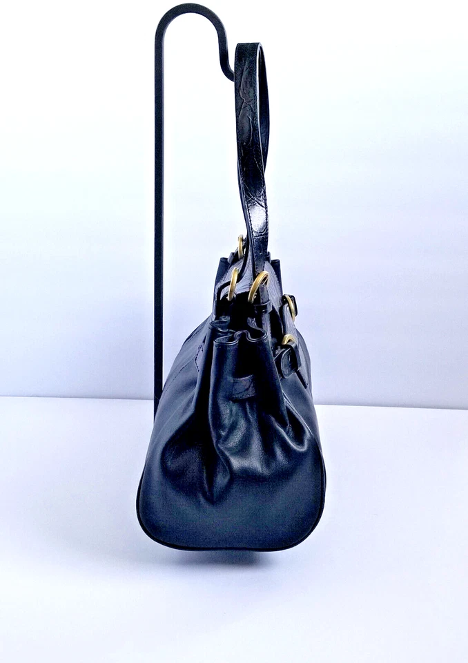 Bolso de Hombro PRAGA Cuero Negro Herrajes Dorados Cartera Texturizada Suave Foto 3 de 4