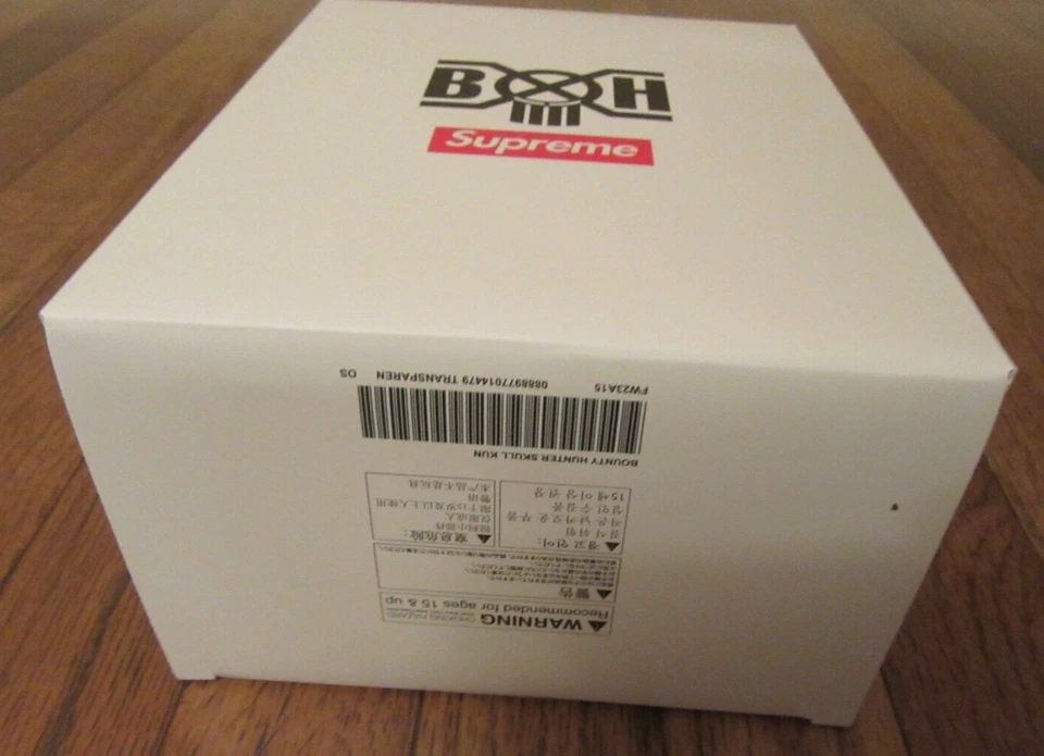 Estatueta transparente Supreme Bounty Hunter Skull-Kun FW23 Supreme New York 2023 nova DS - Imagem 4 de 4