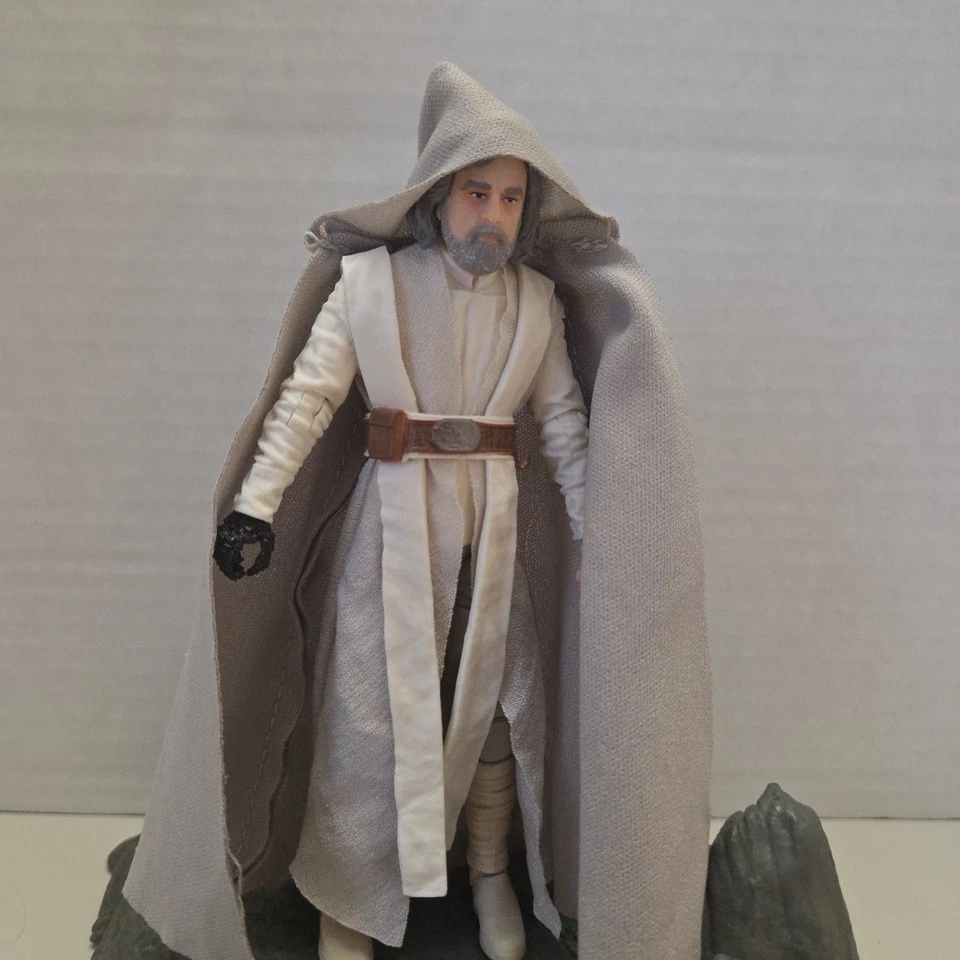 Hasbro Star Wars The Black Series Luke Skywalker (Jedi Master) (Ahch-To Island) Foto 4 de 4