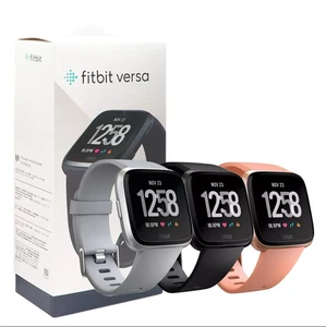NEW Fitbit Versa Smartwatch Activity Tracker Moniteur de fréquence cardiaque de sommeil +S&L Strap