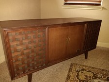 Vintage Zenith Phonograph tube AM/FM radio model ML2608&nbsp;