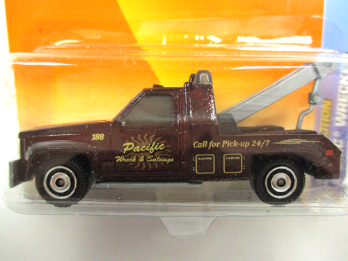 MATCHBOX - CITY ACTION - PACIFIC WRECK & SALVAGE 1987 GMC WRECKER / TOW TRUCK - Picture 6 of 15
