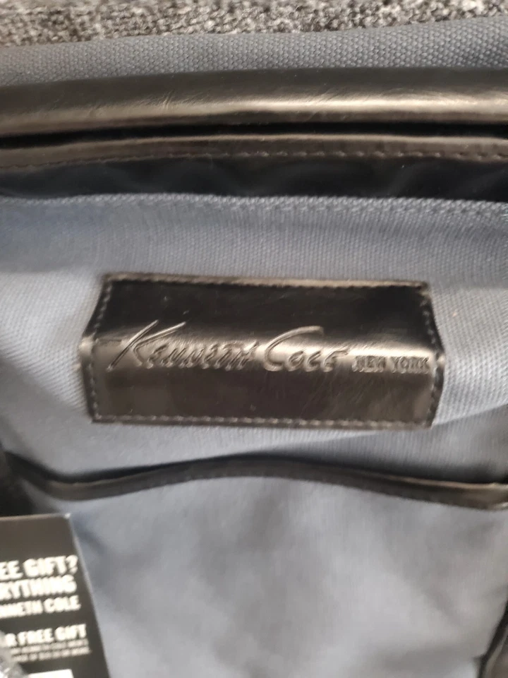 Kenneth Cole [Travel_Satchel_Doctor] BOLSO (19''x11''x9'') Azul/Gris/Negro (Ltd.) Foto 2 de 4