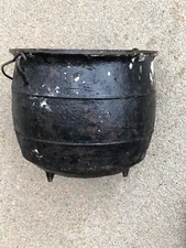 Antique Cast Iron 3 Legged Kettle Cauldron Cowboy Bean Pot 10.5Wide 9Tall 8 Qt