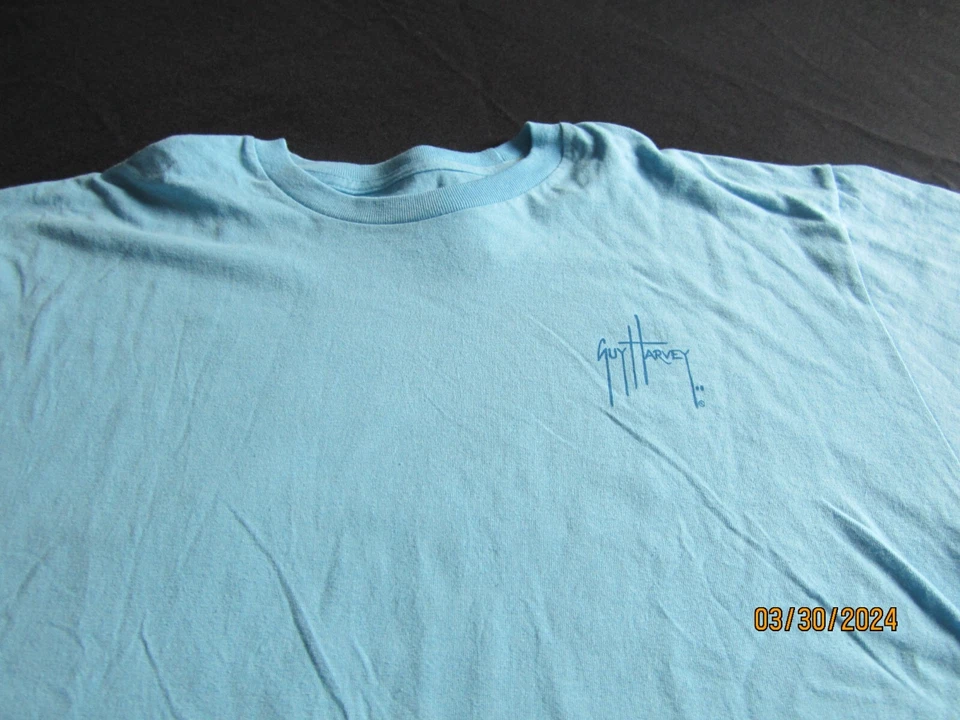 Camiseta Guy Harvey - Azul Claro - Grande - Logo Rojo Foto 2 de 3
