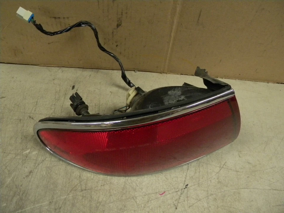 Luz trasera de fábrica Buick Century 2002 conjunto de luz de freno del lado del conductor izquierdo Foto 4 de 4