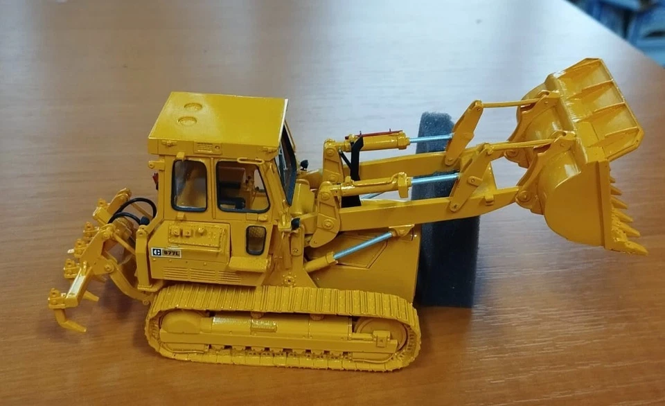 Resin 1/50 CAT 977L Trackloader American Cab - Custom Built by Fankit Models - Image 4 of 4