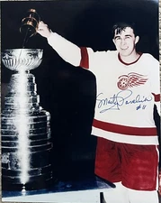 Marty Pavelich Detroit Red Wings Autographed 8x10 Photo With Cup