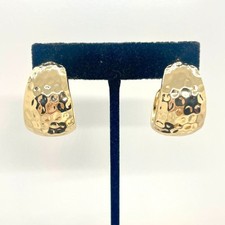 VINTAGE HAMMERED GOLD TONE WIDE HOOP EARRINGS CHUNKY STATEMENT 1  BOLD MODERN