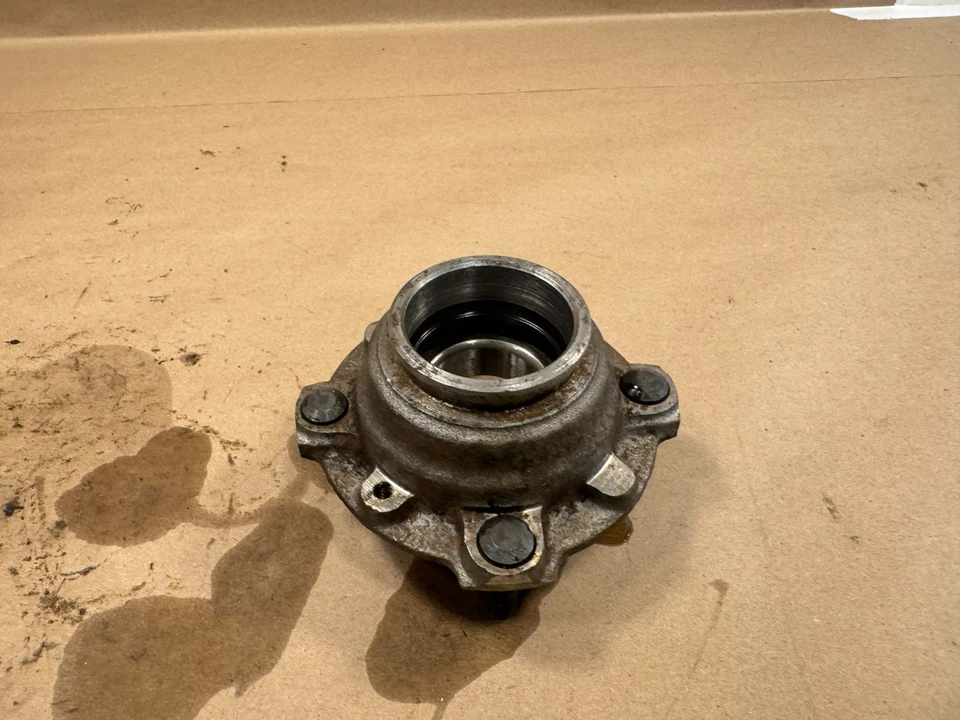 Ступица подшипника заднего дискового колеса MG Midget Austin Healey Sprite с длинными заклепками MOWOG от оригинального производителя - Изображение 4 из 4