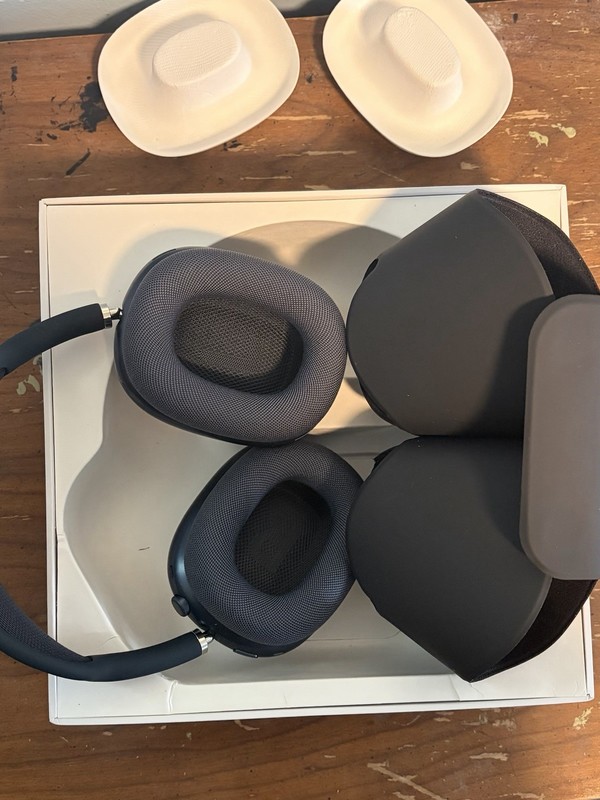 Apple AirPods Max Over-Ear Bluetooth Wireless Headband Headphones Black