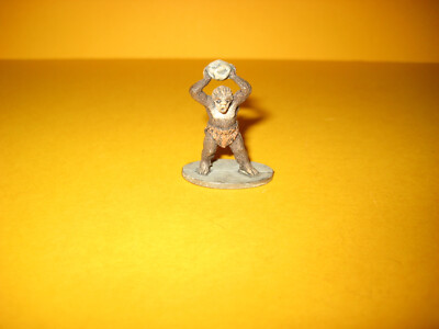 Denizen Miniatures - FA36 - Man Troll Throwing Rock
